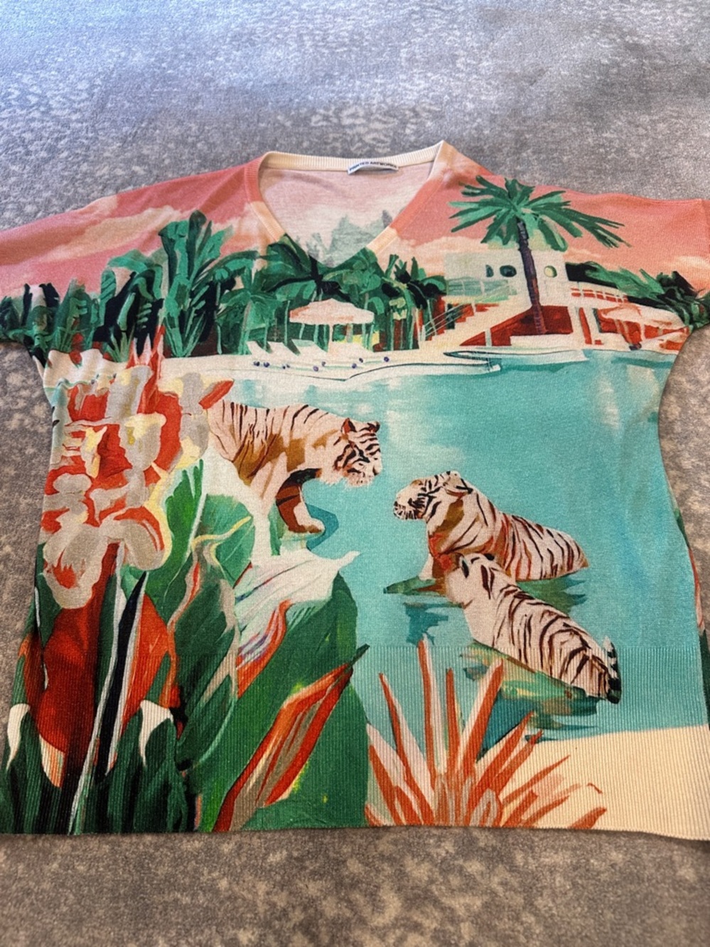 PRINTED ARTWORK SWEATER SIZE XS NWOT